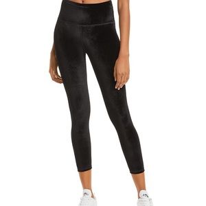 Black velvet active leggings 🖤